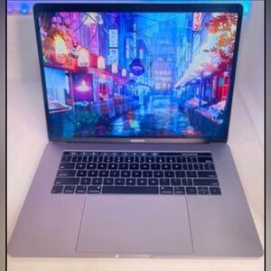 MacBook Pro 2018, 15 in with Touch Bar